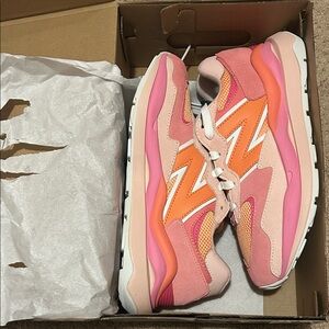 BRAND NEW VERY RARE New Balance Women's 57/40 Valentine’s Day Edition Size 8.5